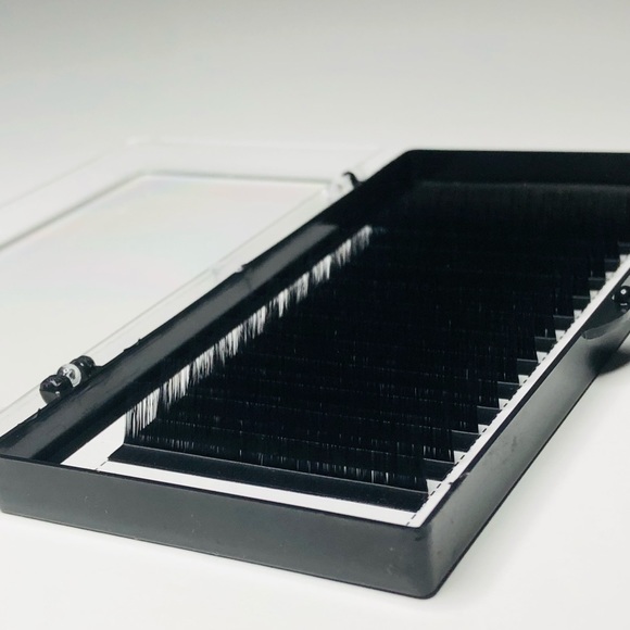 Eyelashes extensions - Picture 2 of 3